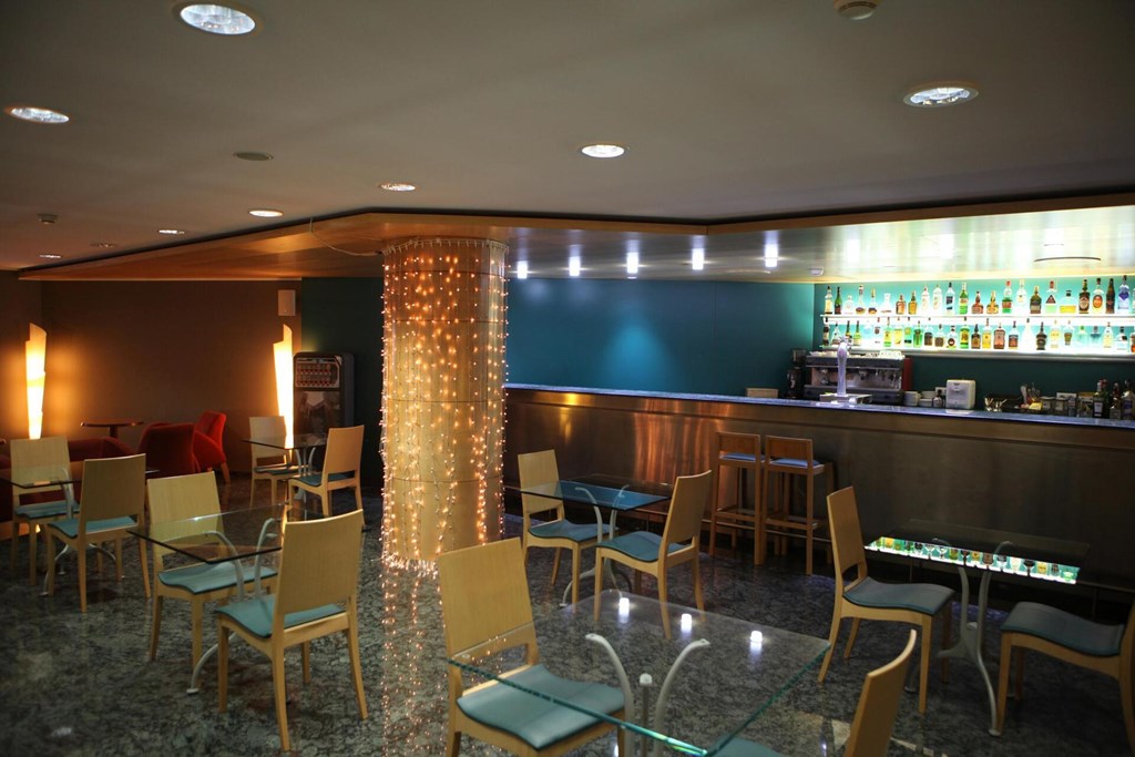 Golden Tulip Andorra Fenix Hotel: Bar