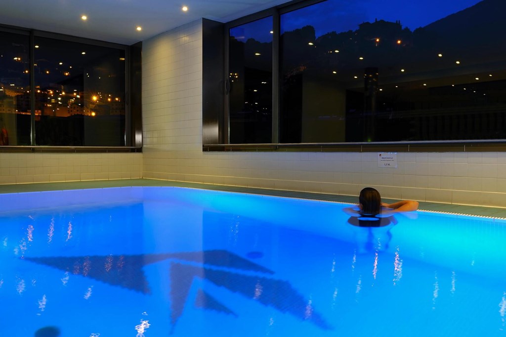 Golden Tulip Andorra Fenix Hotel: Pool