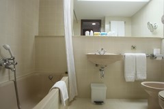 Kyriad Andorra Comtes d'Urgell: Room TRIPLE CAPACITY 3 - photo 2