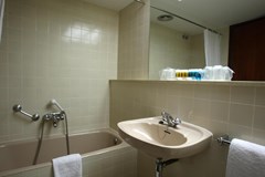 Kyriad Andorra Comtes d'Urgell: Room Double or Twin STANDARD - photo 12