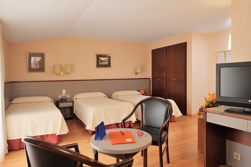 Kyriad Andorra Comtes d'Urgell: Room TRIPLE STANDARD