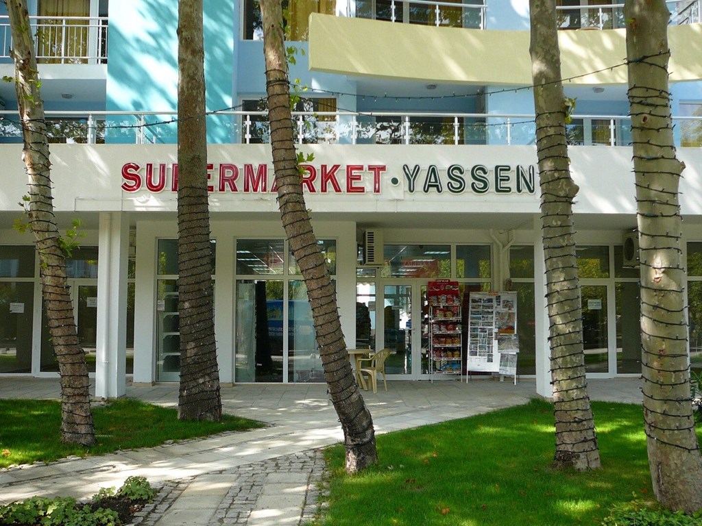 Yasen Aparthotel