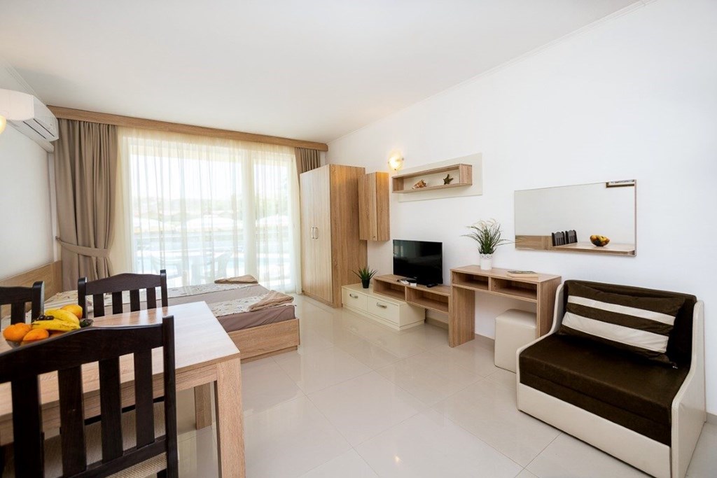 Kristal Beach Apartments Aparthotel