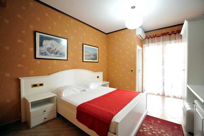 Iliria International: Room