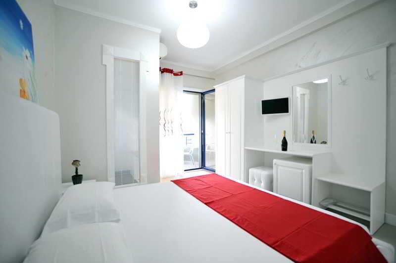 Iliria International: Room