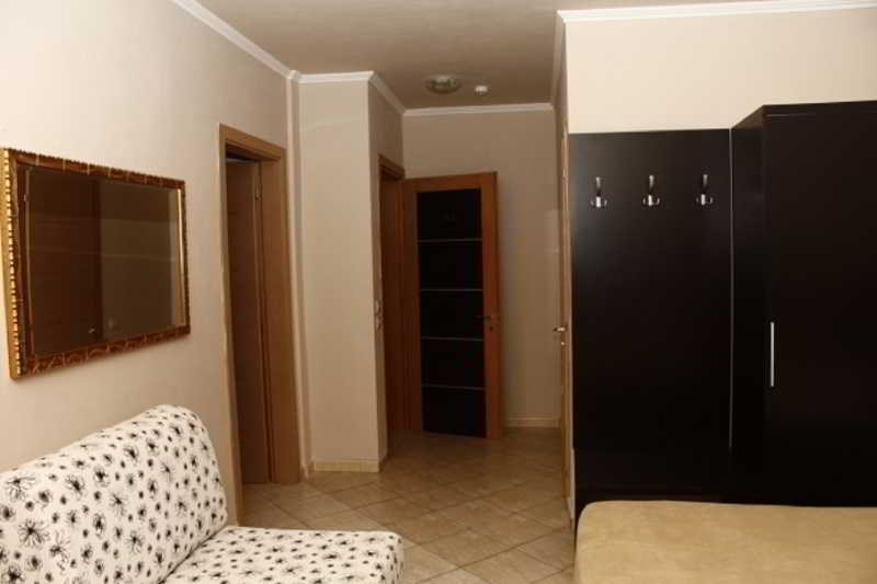 Nais Beach Durres: Room