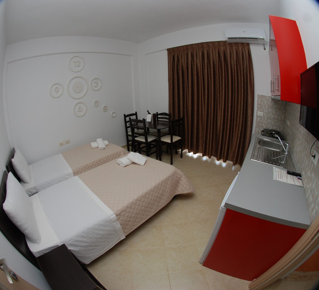 ATLANTIS RESIDENCE: Room QUADRUPLE WITH BALCONY