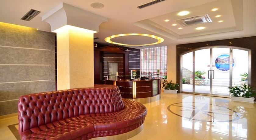 Saranda International: Lobby