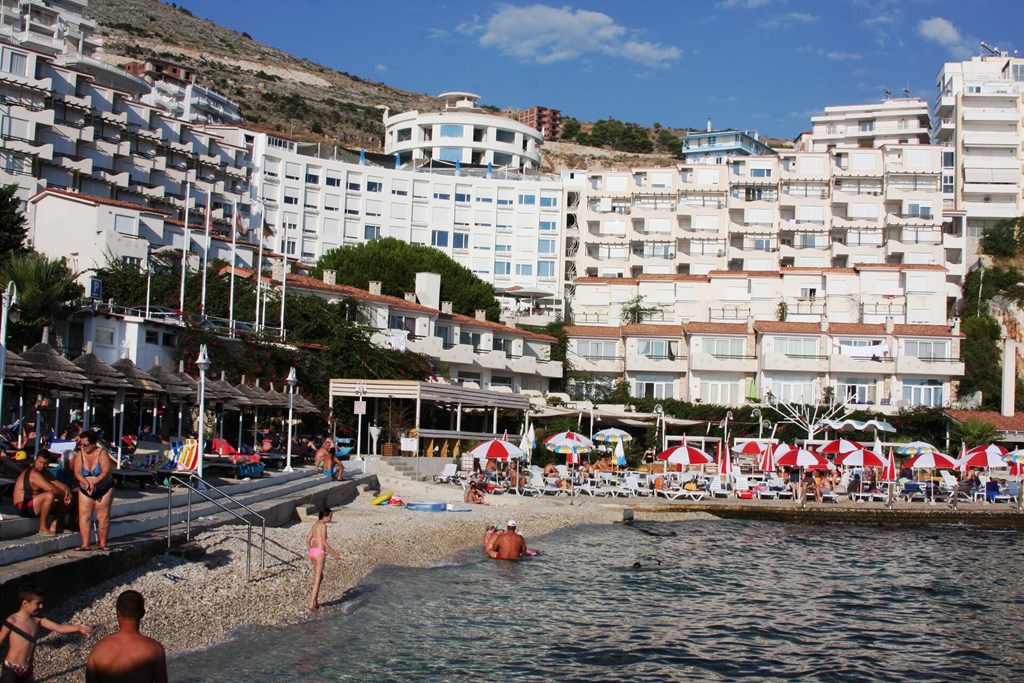 Bougainville Bay Hotel: Beach