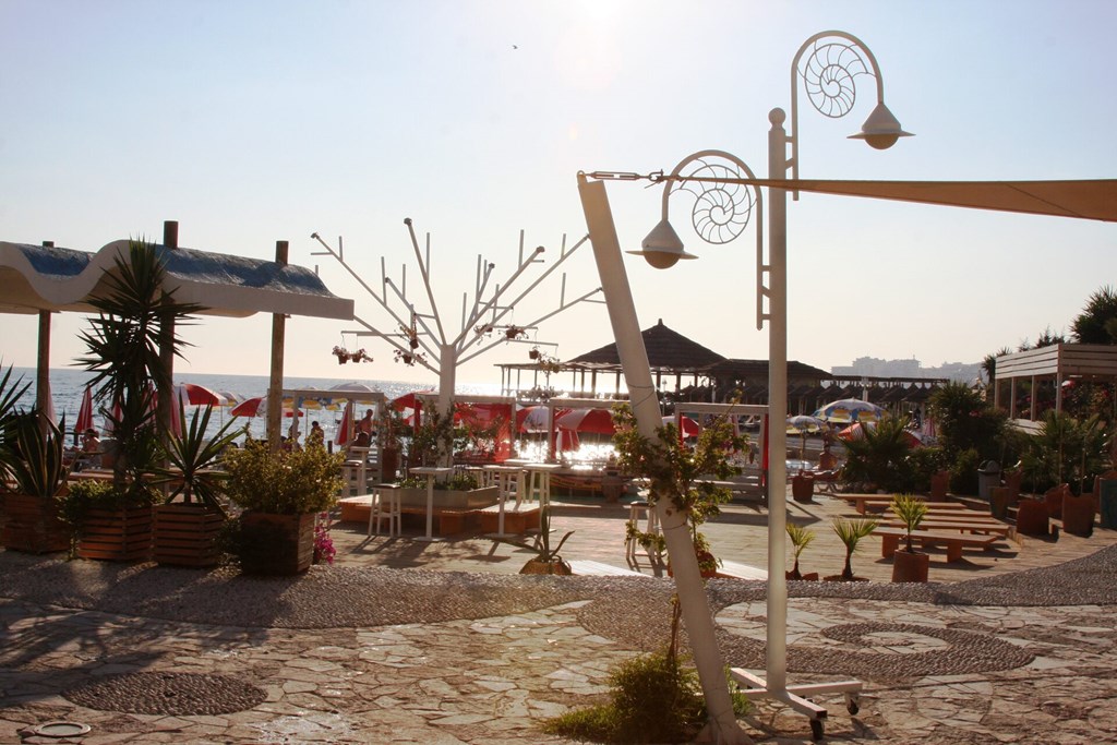 Bougainville Bay Hotel: Beach