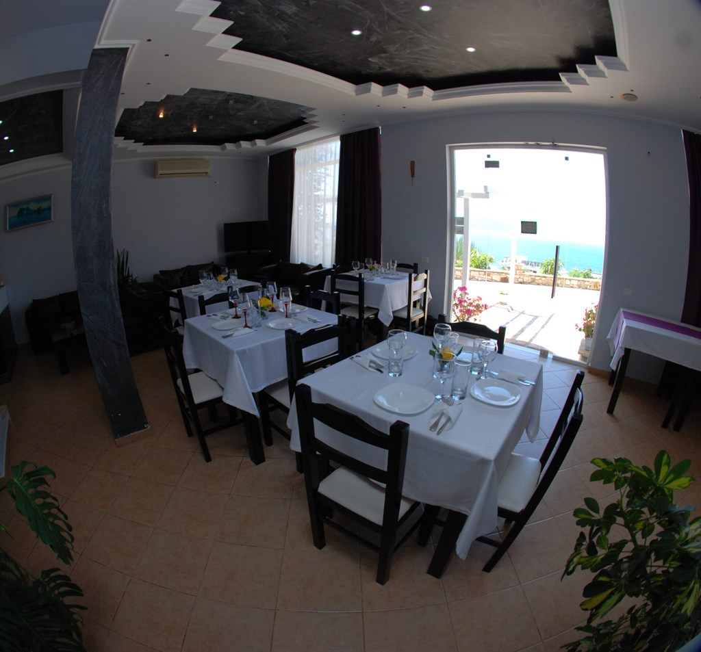 Villa Doka: Restaurant