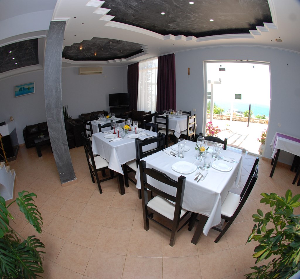 Villa Doka: Restaurant