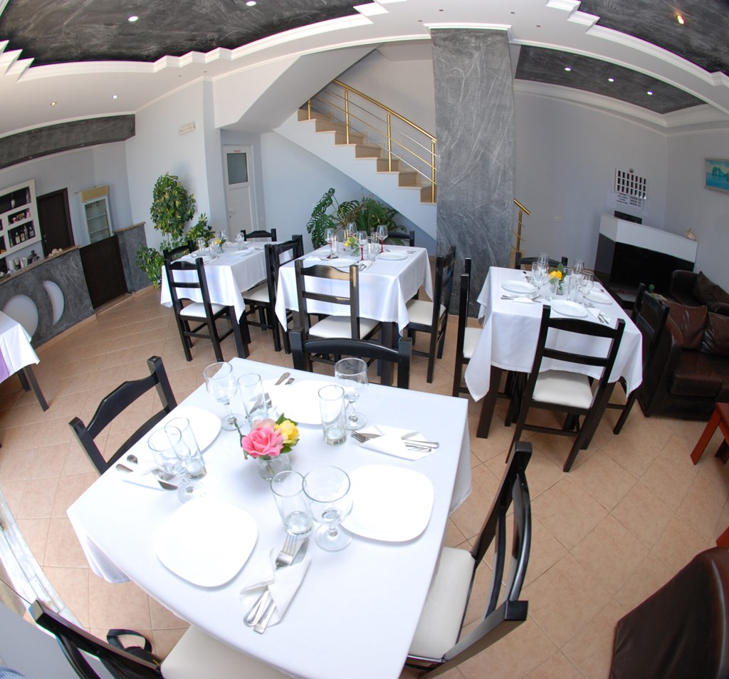 Villa Doka: Restaurant