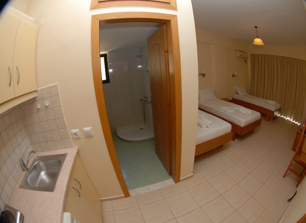 Nikos Hotel And Apartments: Room TRIPLE WITH BALCONY