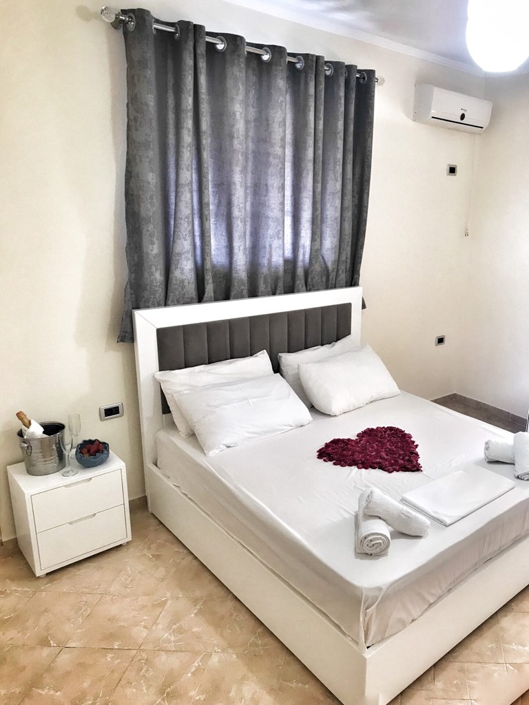 PRIVÉ HOTEL AND APARTMENTS: Room DOUBLE WITH BALCONY