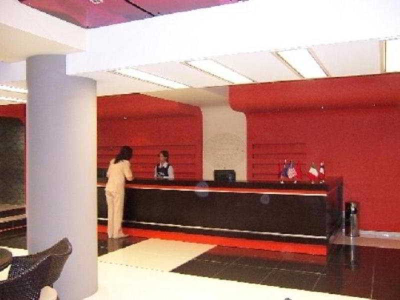 Vlora International: Lobby