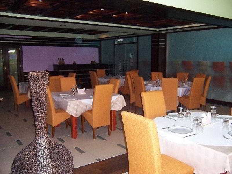 Vlora International: Restaurant