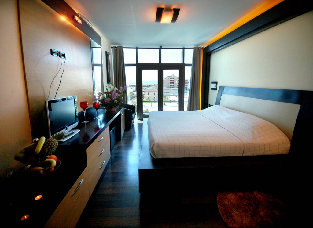 Vlora International: Room