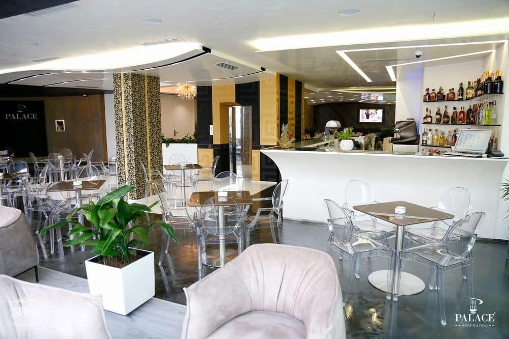 Palace hotel Vlore: Bar