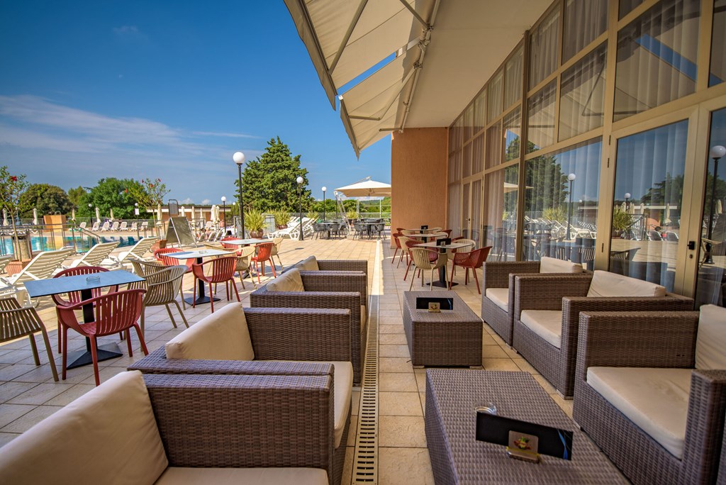 Arena Hotel Holiday: Terrace