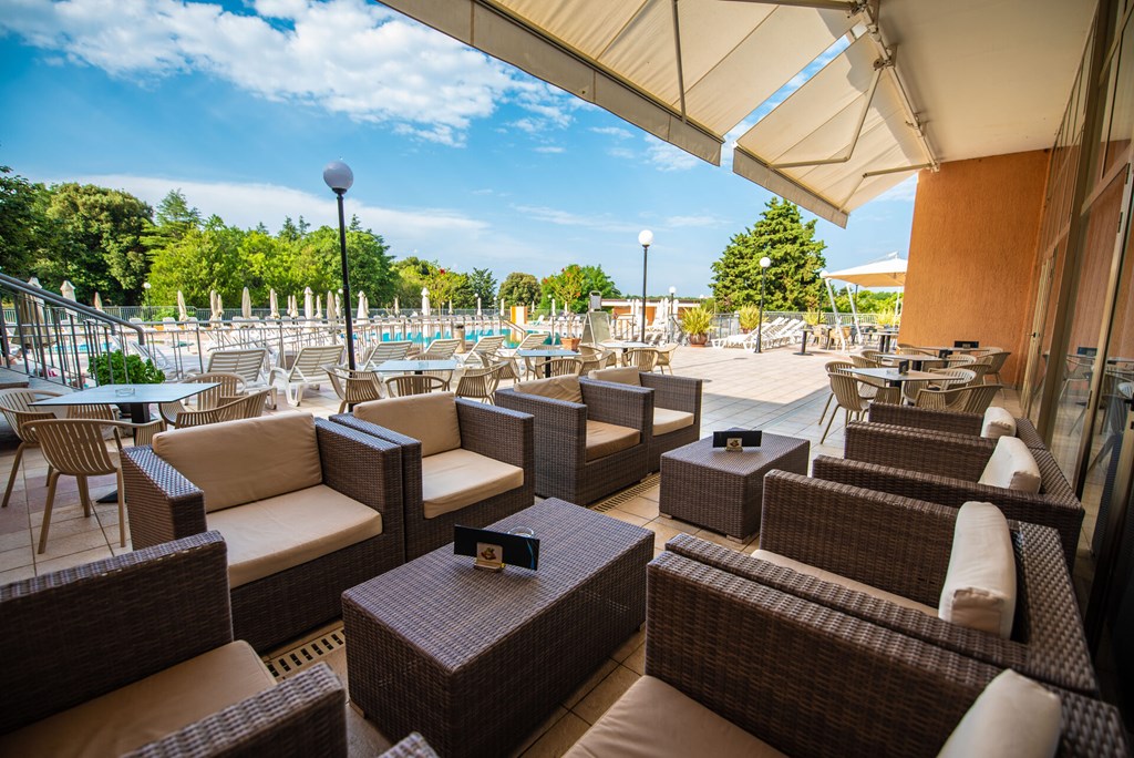 Arena Hotel Holiday: Terrace