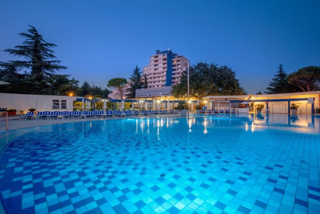 Valamar Diamant Hotel: Pool