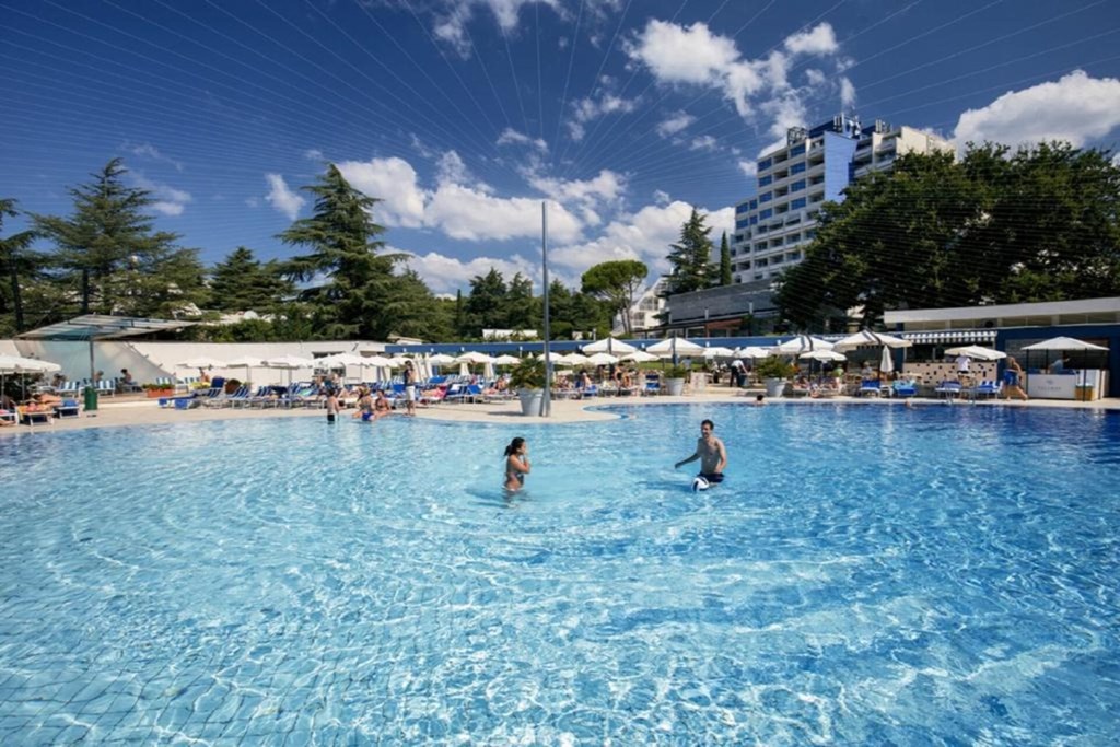 Valamar Diamant Hotel: Pool