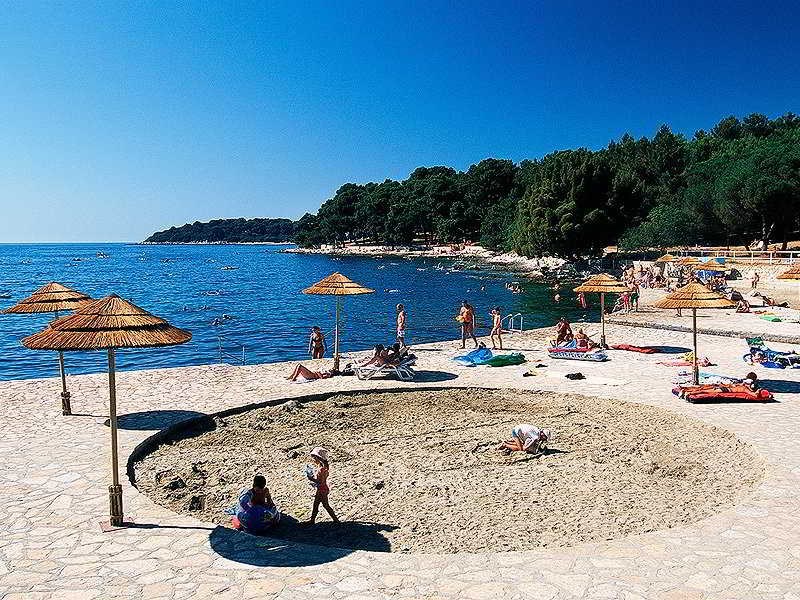 Valamar Diamant Hotel: Beach