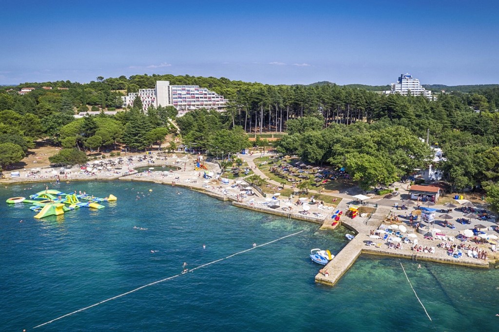 Valamar Diamant Hotel: Beach