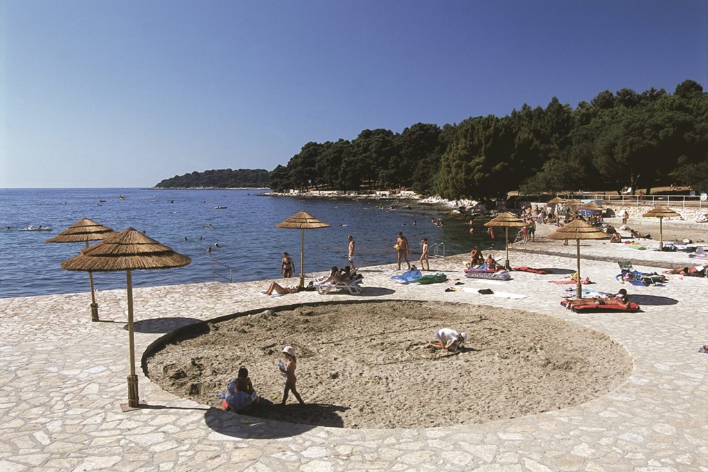 Valamar Crystal Hotel: Beach