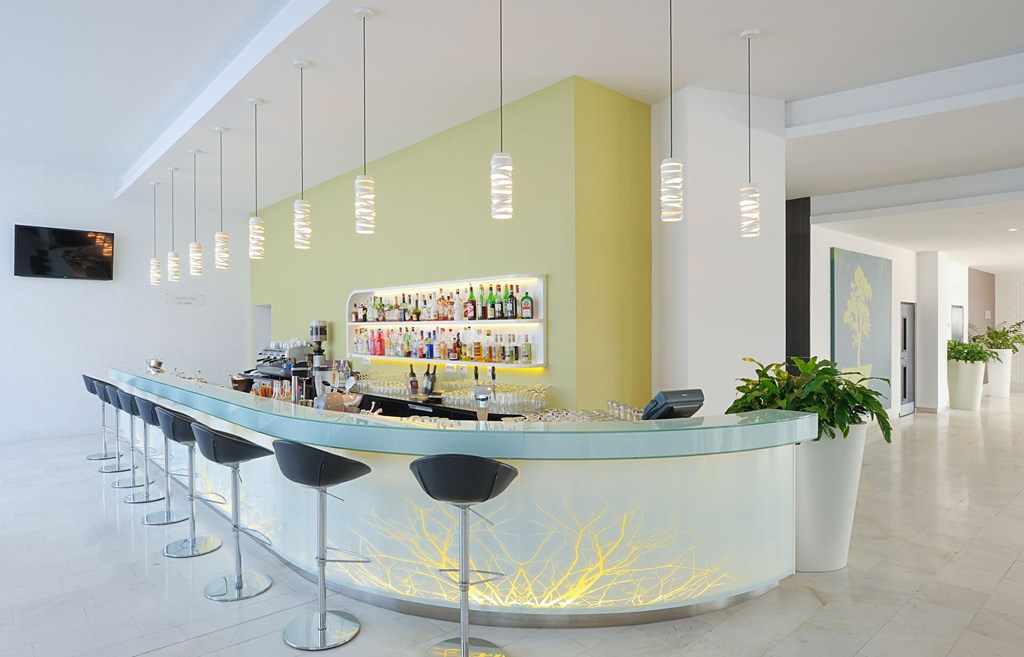 Hotel Park Plaza Histria: Bar