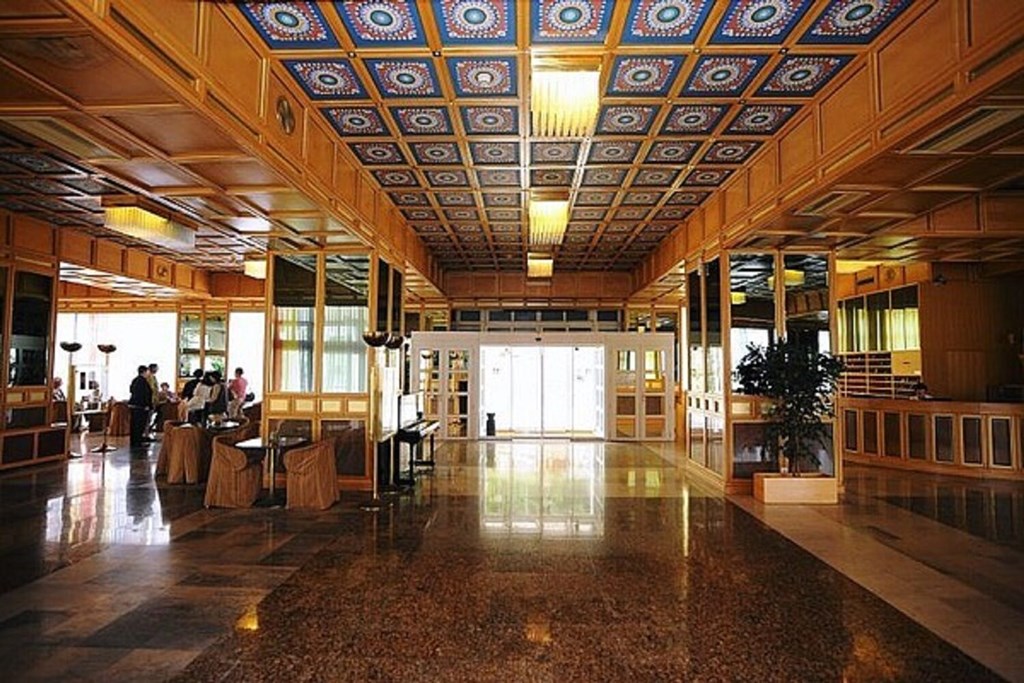 Duga Uvala: Lobby