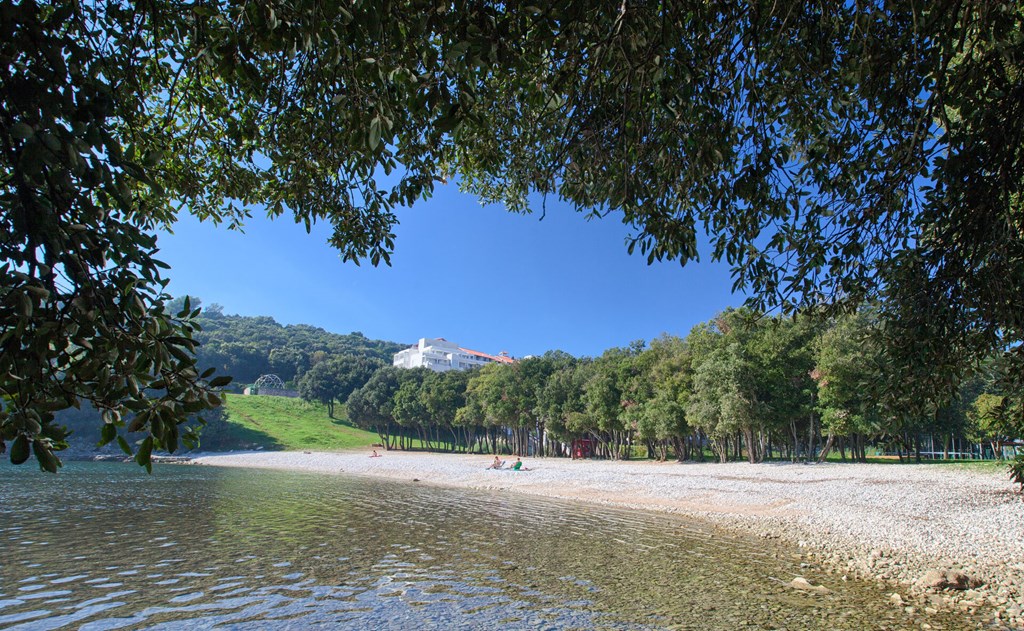 Duga Uvala: Beach