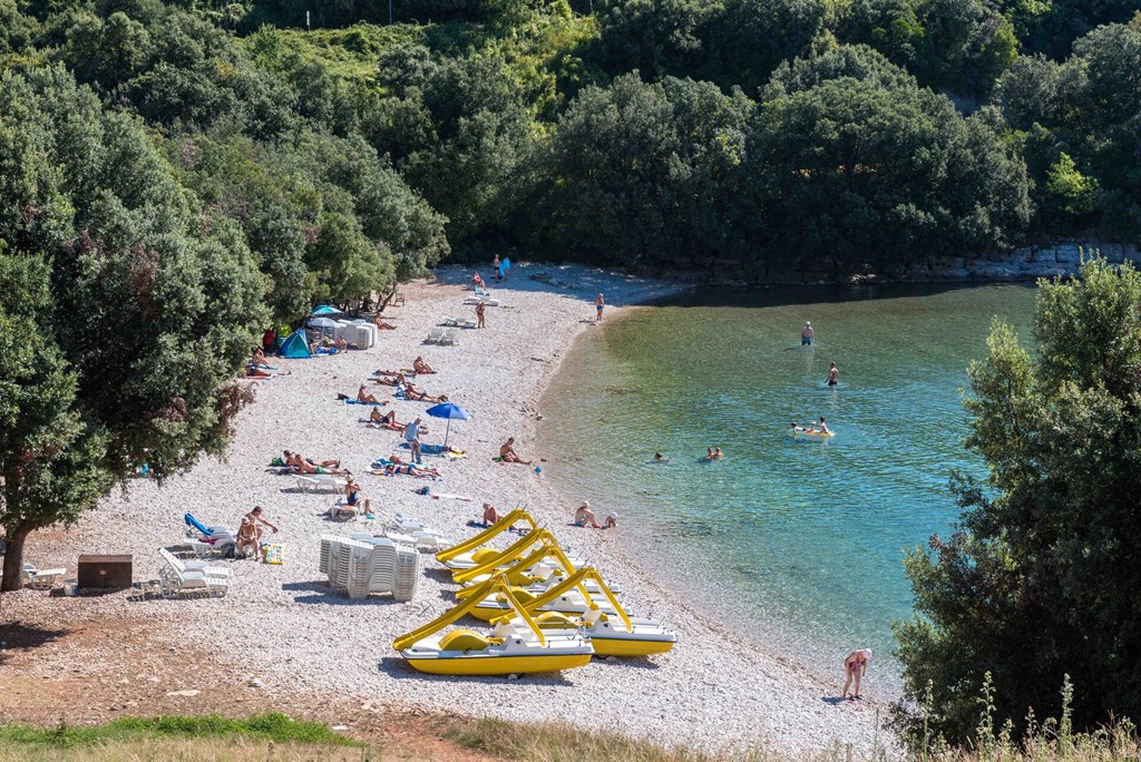 Duga Uvala: Beach