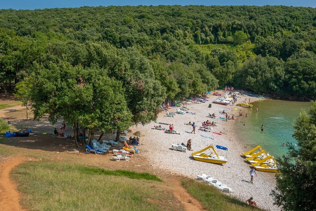 Duga Uvala: Beach