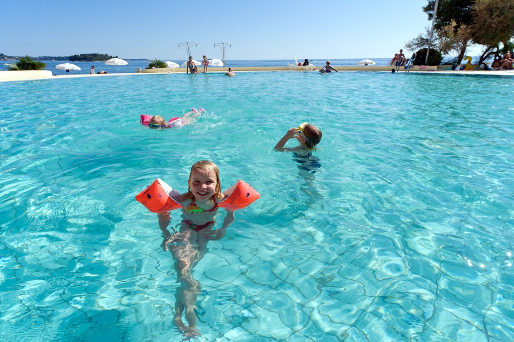 Amarin Resort Apartments: Pool