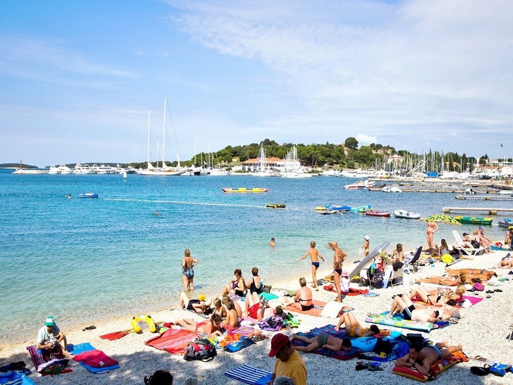 Apartments Valentin Vrsar: Beach