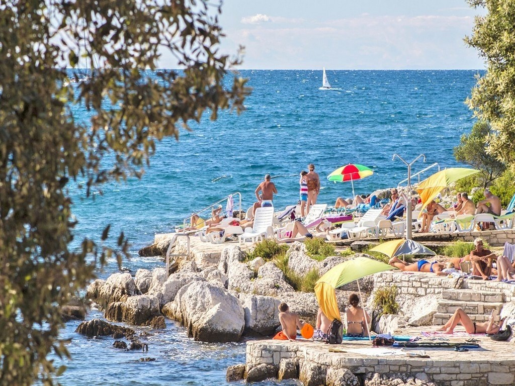 Apartments Valentin Vrsar: Beach