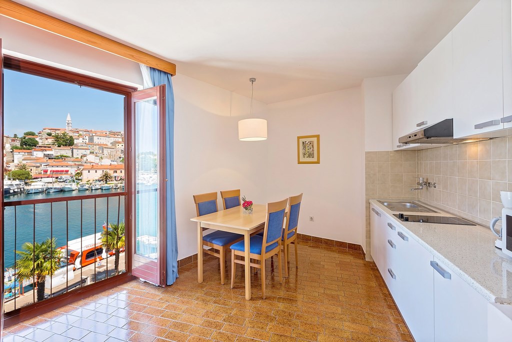 Apartments Riva: Room APARTMENT CAPACITY 4 ONE BEDROOM