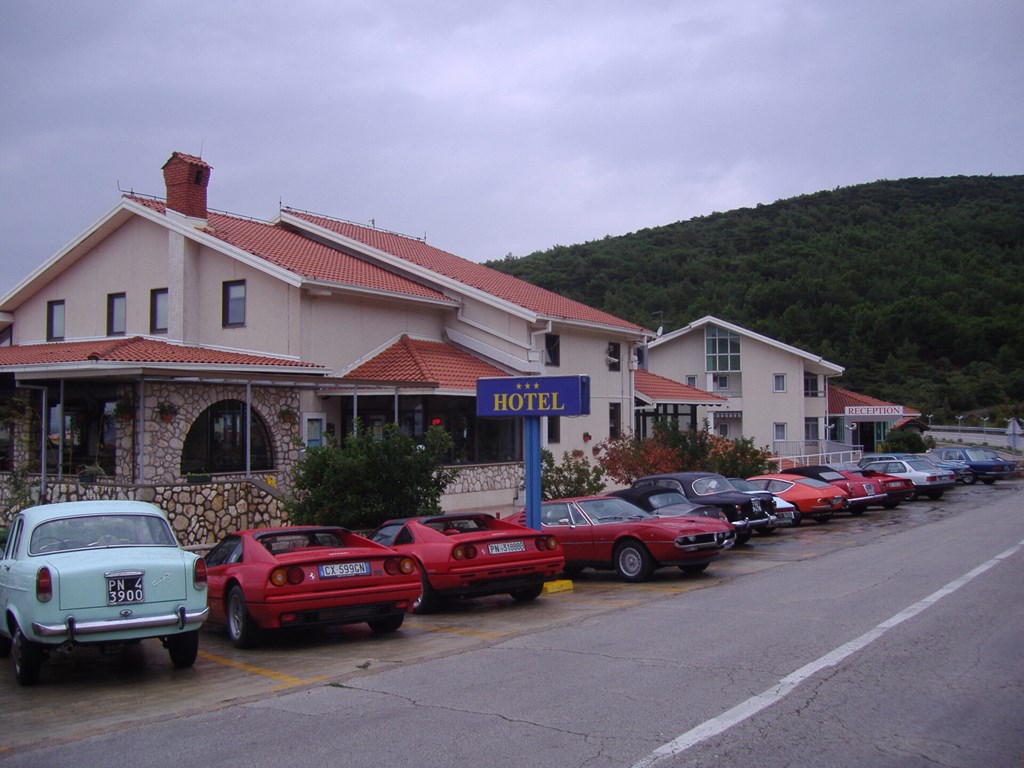 Hotel Zlatni Lav: Sports and Entertainment