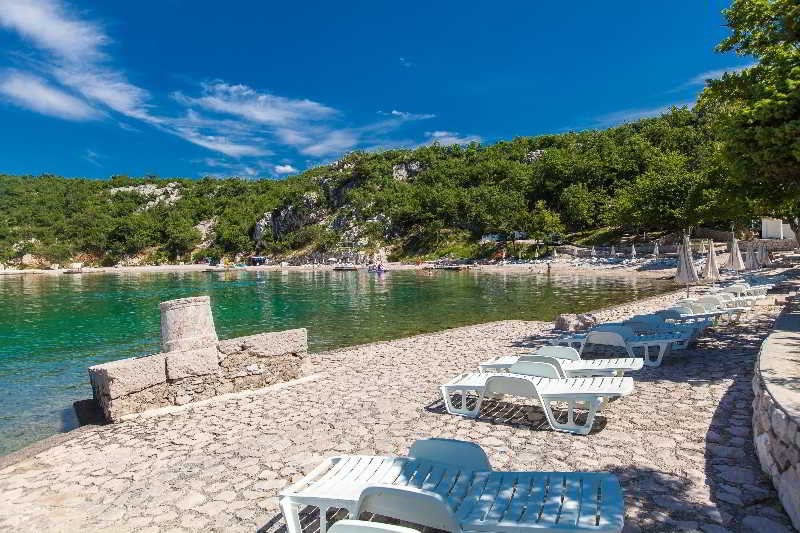 Paviljoni Kacjak: Beach