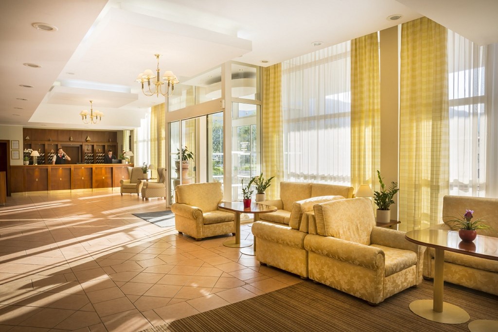 Valamar Zvonimir Hotel: Lobby