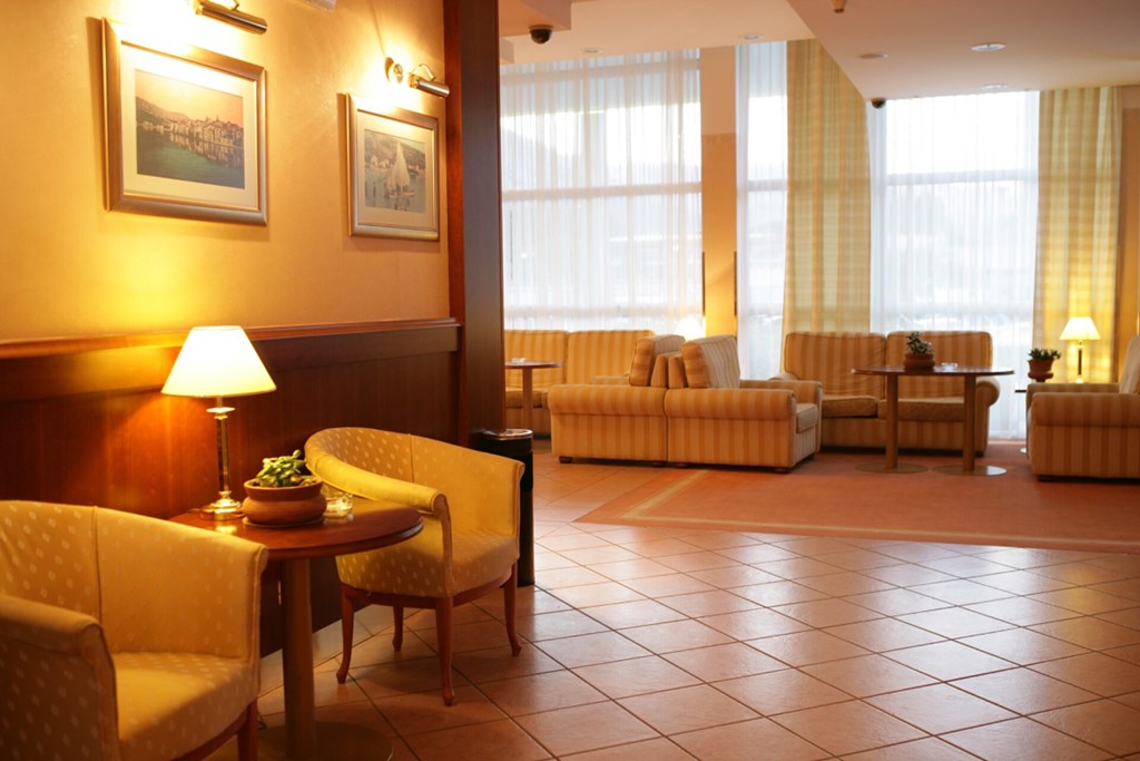 Valamar Zvonimir Hotel: Lobby