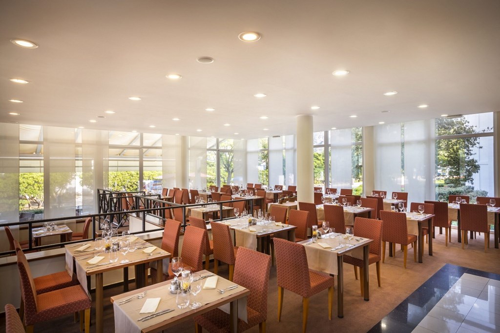 Valamar Zvonimir Hotel: Restaurant