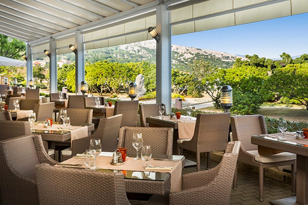 Valamar Zvonimir Hotel: Terrace