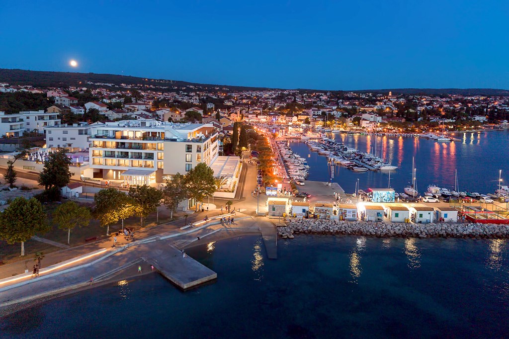 Luxury Hotel Riva: General view