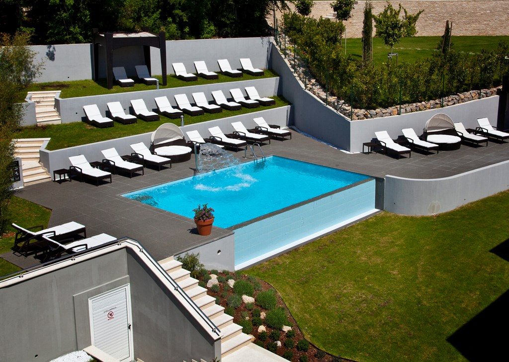 Hotel Villa Kapetanovic: Pool