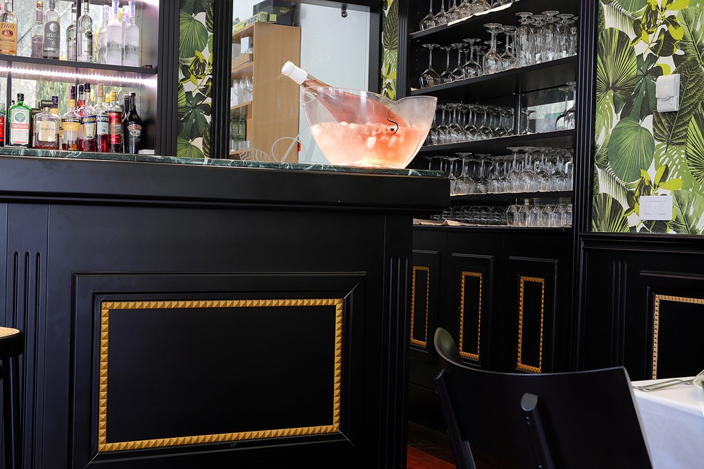 Arbiana Heritage Hotel: Bar