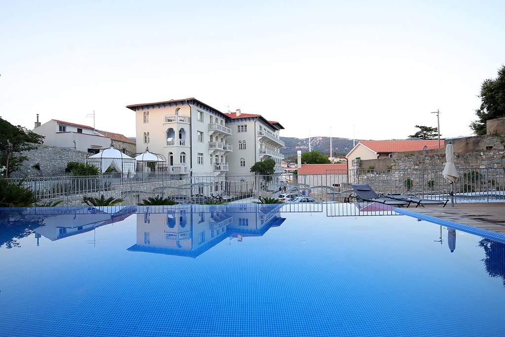 Arbiana Heritage Hotel: Pool