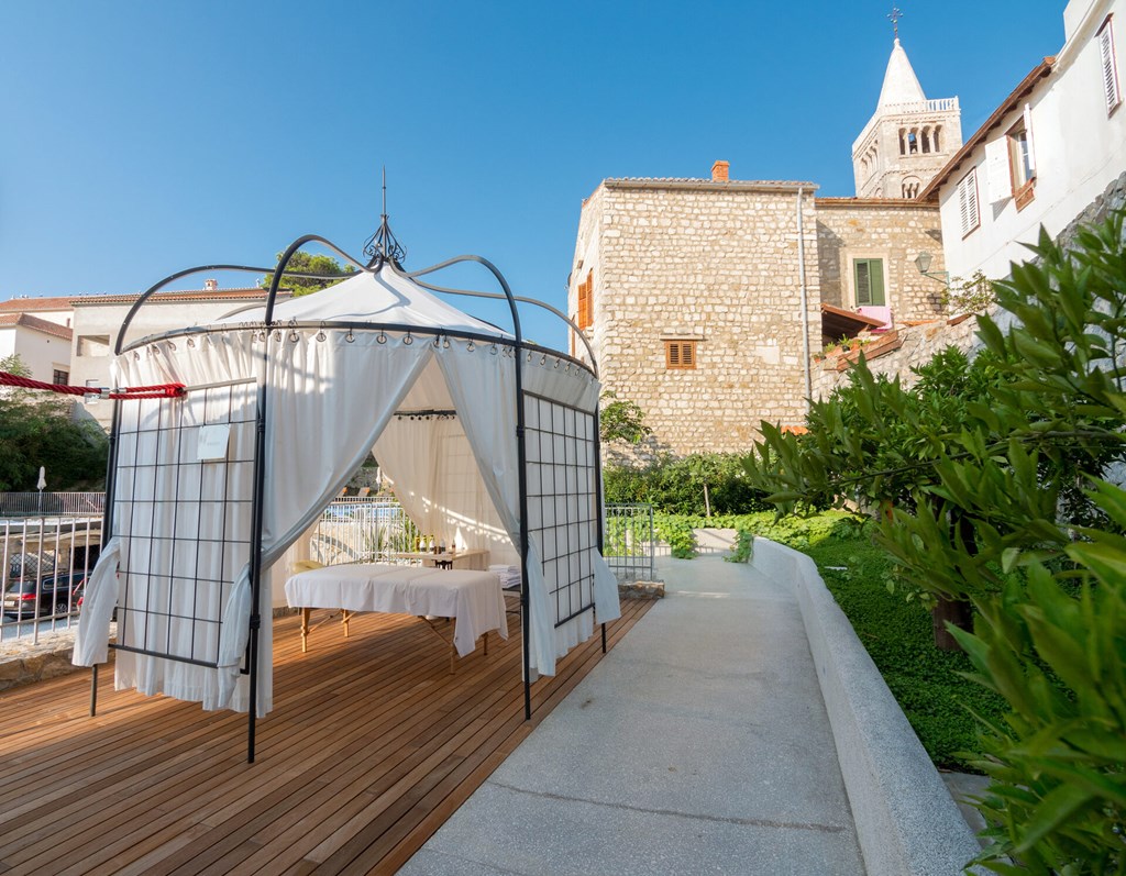 Arbiana Heritage Hotel: Pool